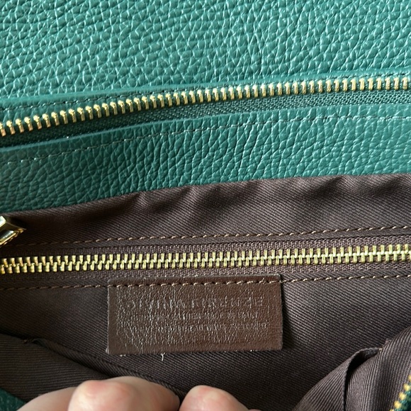 Glossy Green Shoulder Bag with Gold Accents - Picture 5 of 12